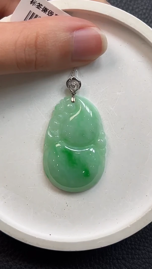 翡翠18K金镶嵌颈饰葫芦