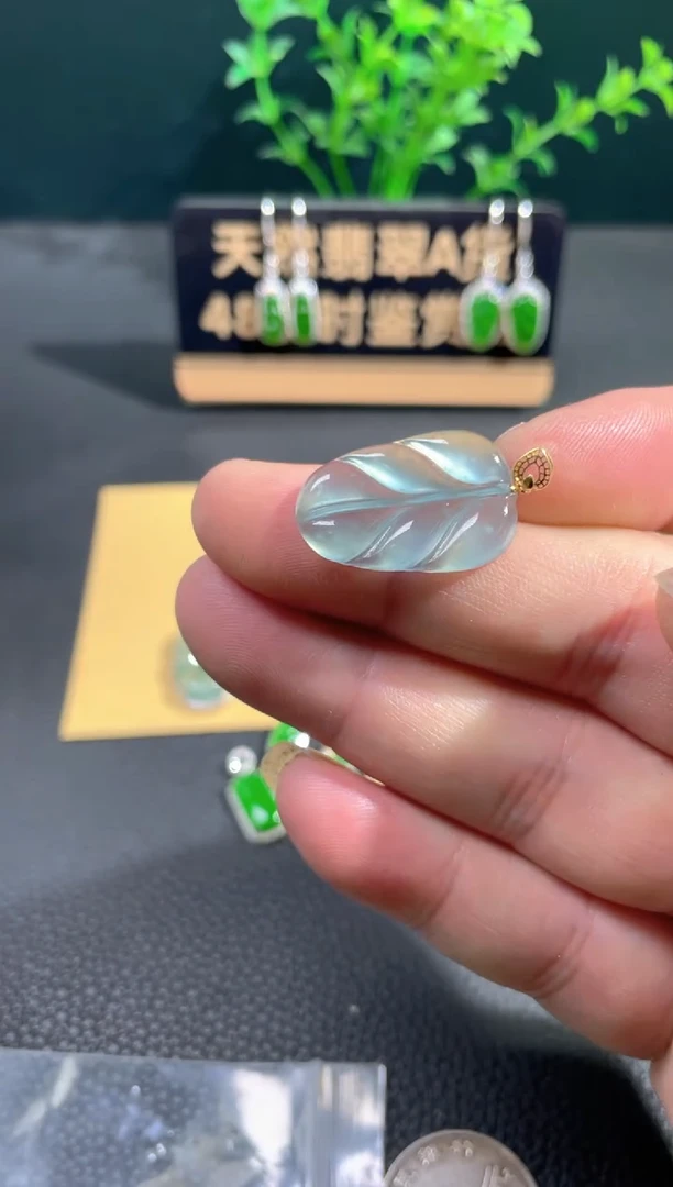 【闪购商品】翡翠颈饰18K金镶嵌翡翠