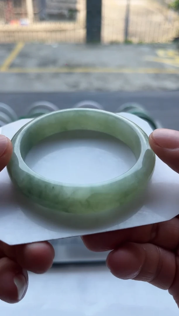 翡翠手镯未镶嵌翡翠1