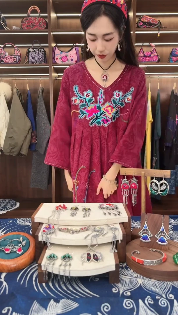 织绣随**流L9黔东南苗族刺绣