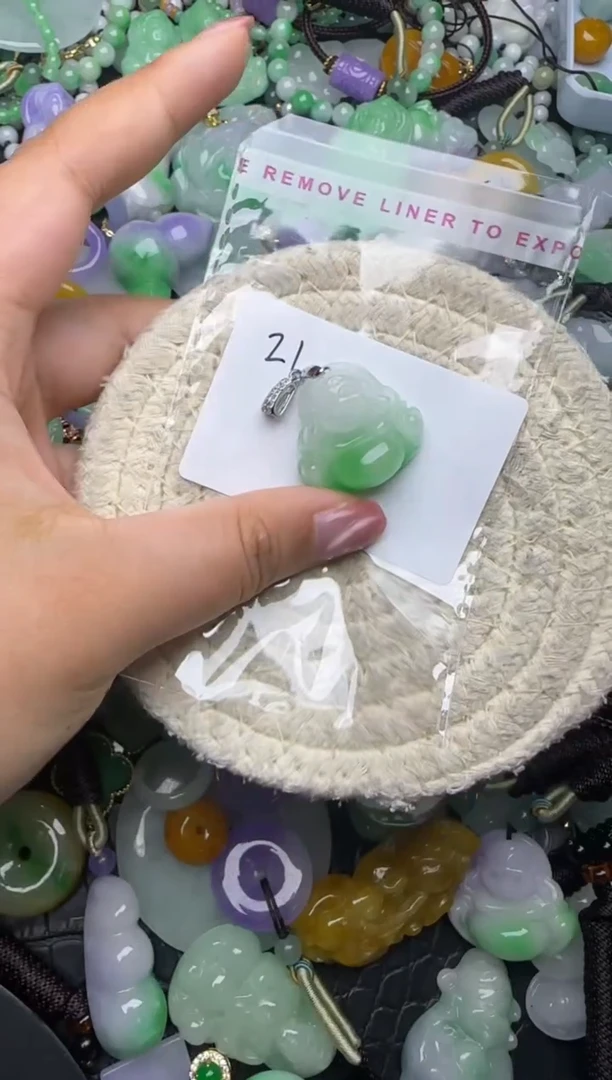 颈饰未镶嵌翡翠天然缅甸翡翠吊坠