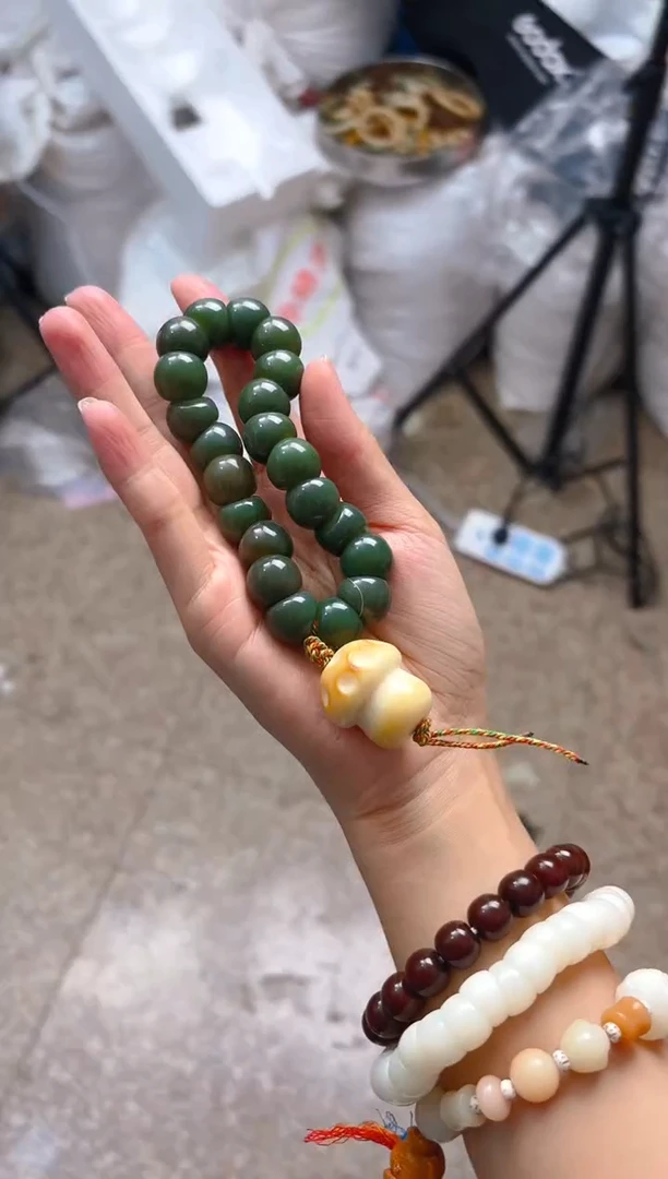 吊坠菩提根/象牙果帝王绿大肠带蘑菇头