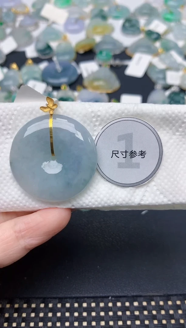 颈饰18K金镶嵌翡翠成****足天然缅甸A货翡翠