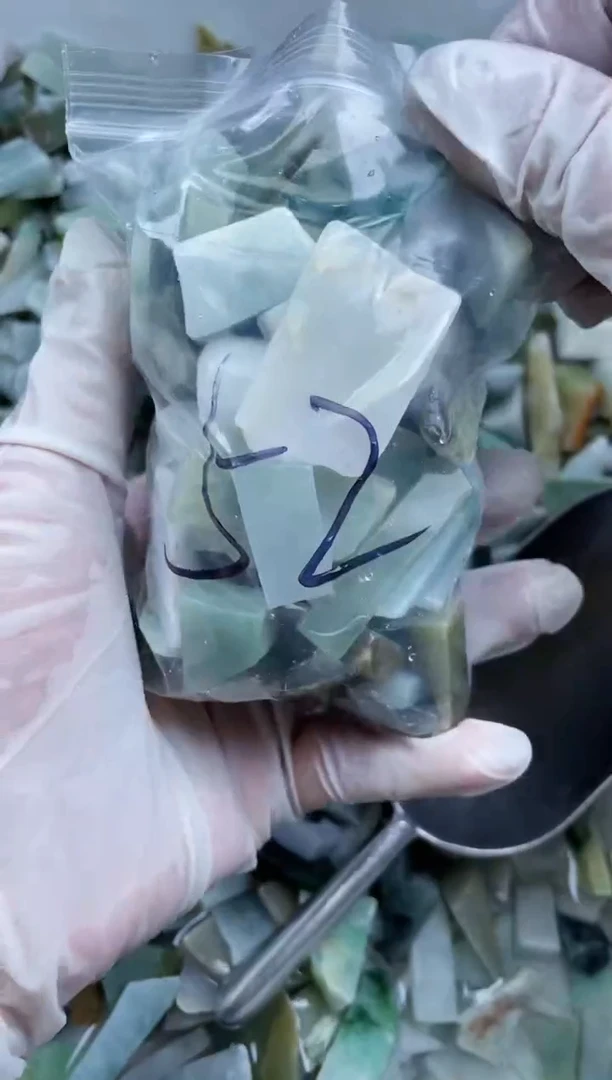 【闪购商品】翡翠颈饰未镶嵌天然A货边角中号500克52