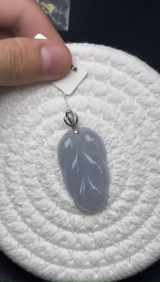 颈饰18K金镶嵌翡翠叶子