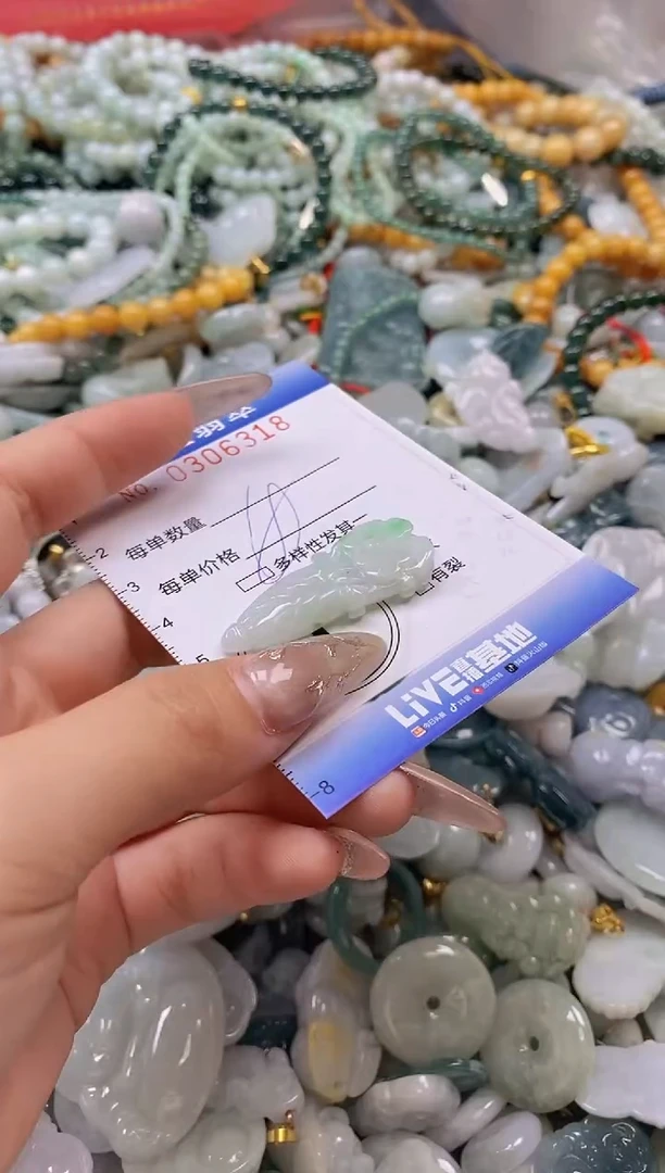 翡翠未镶嵌颈饰闪购0306318