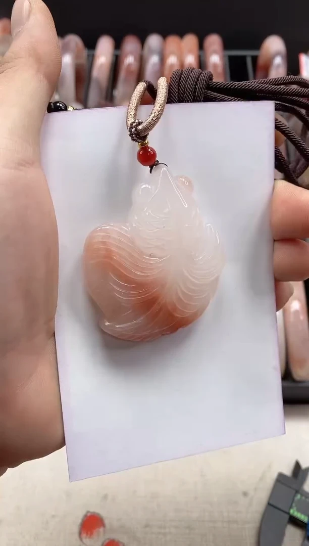 【闪购商品】石英质玉手镯未镶嵌金鱼1