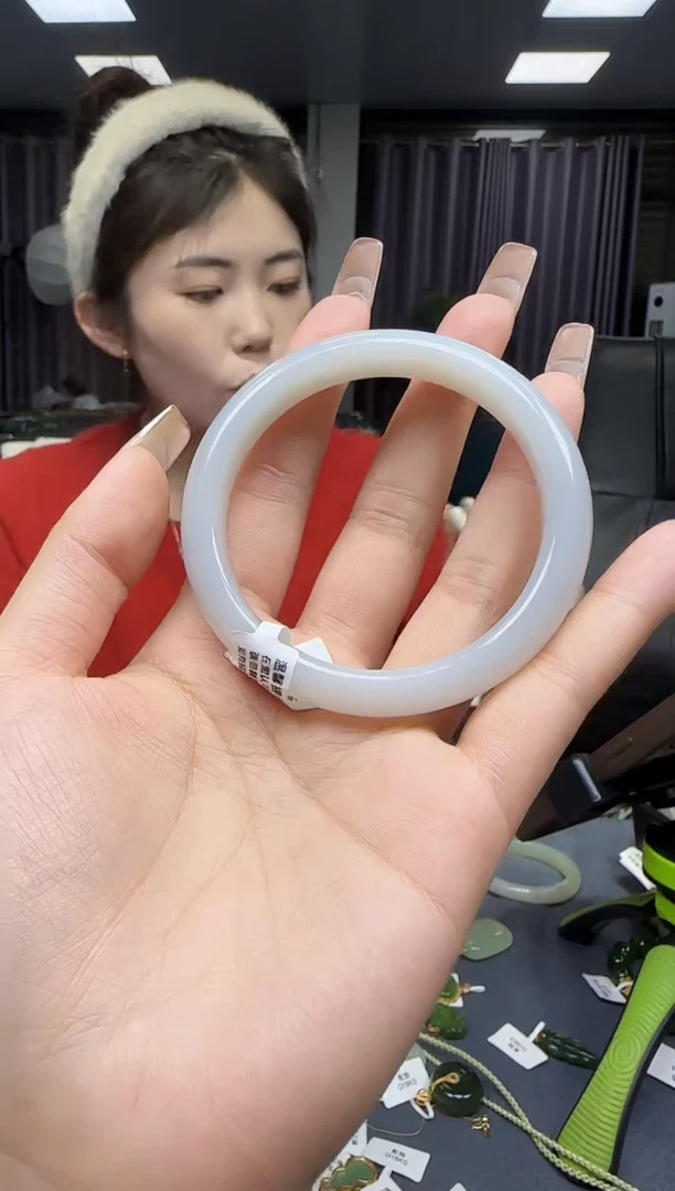 【闪购商品】和田玉手镯未镶嵌56