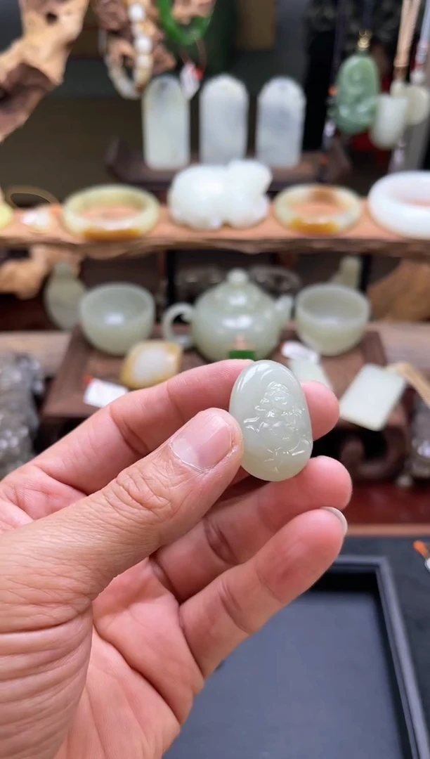 【闪购商品】和田玉吊坠未镶嵌D且末青白 逍遥佛