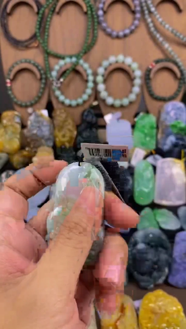 翡翠未镶嵌颈饰挂件