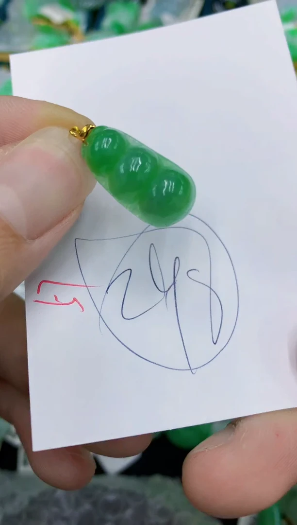 翡翠18K金镶嵌颈饰1111111111