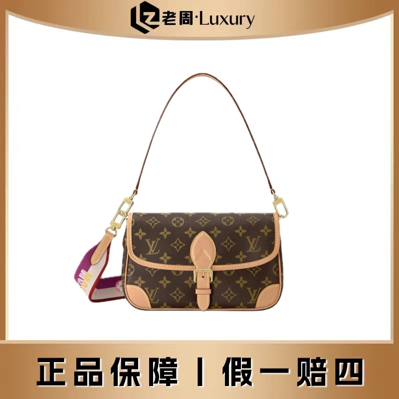 99新 LouisVuitton/路易威登 经典老花法棍粉色肩带斜挎包时尚