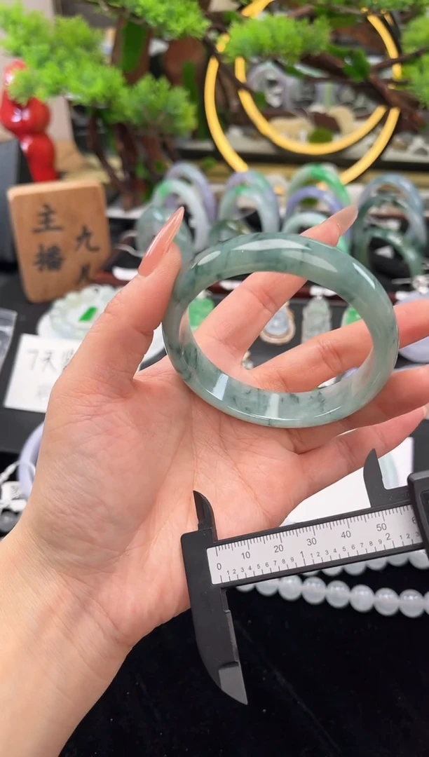 未镶嵌手镯翡翠手镯