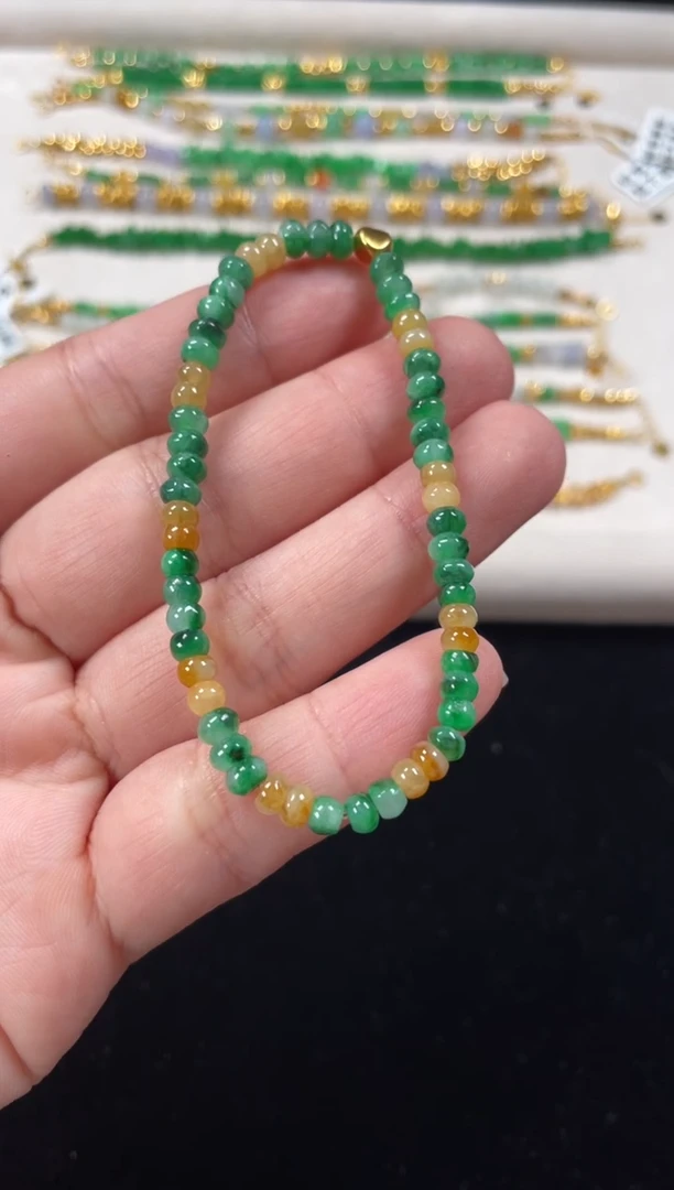 足金镶嵌手串翡翠一条  P105