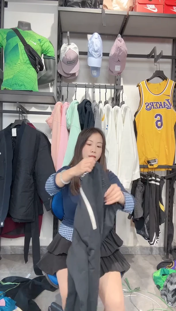 1758    编码 瑕疵款直播间过款为准 尺码