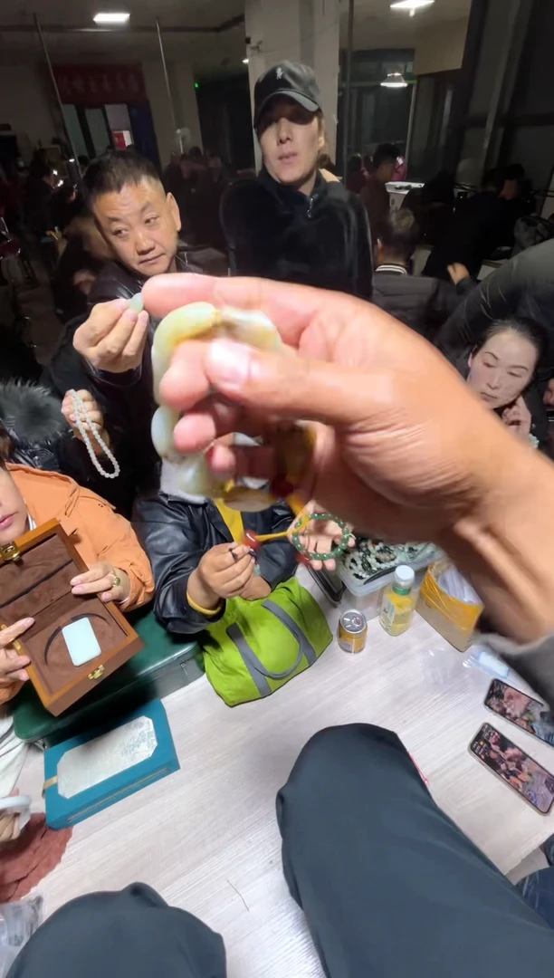 未镶嵌和田玉（糖玉）挂件和田玉