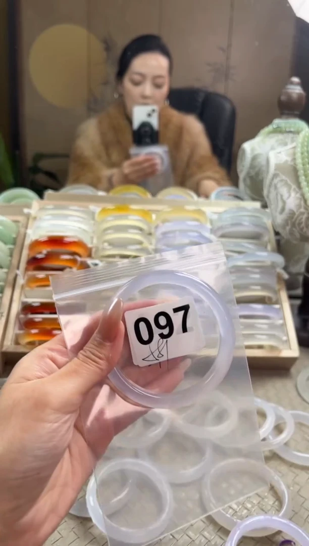 手镯玛瑙/玉髓未镶嵌097