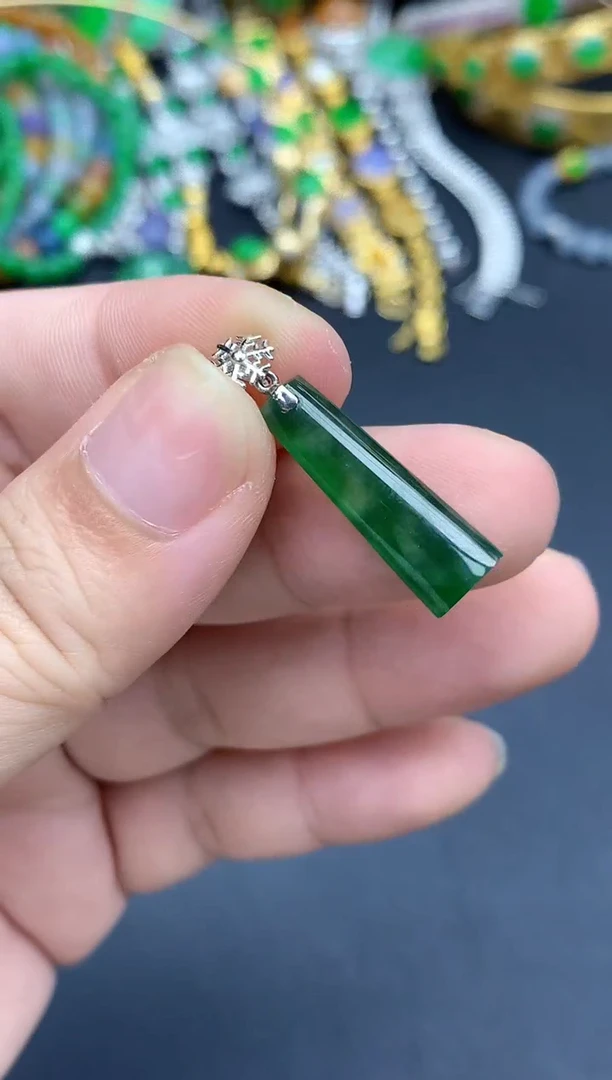 颈饰18K金镶嵌翡翠171-春日珠宝