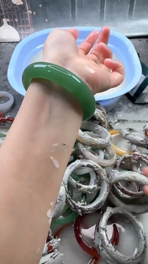 【闪购商品】石英质玉手镯未镶嵌108