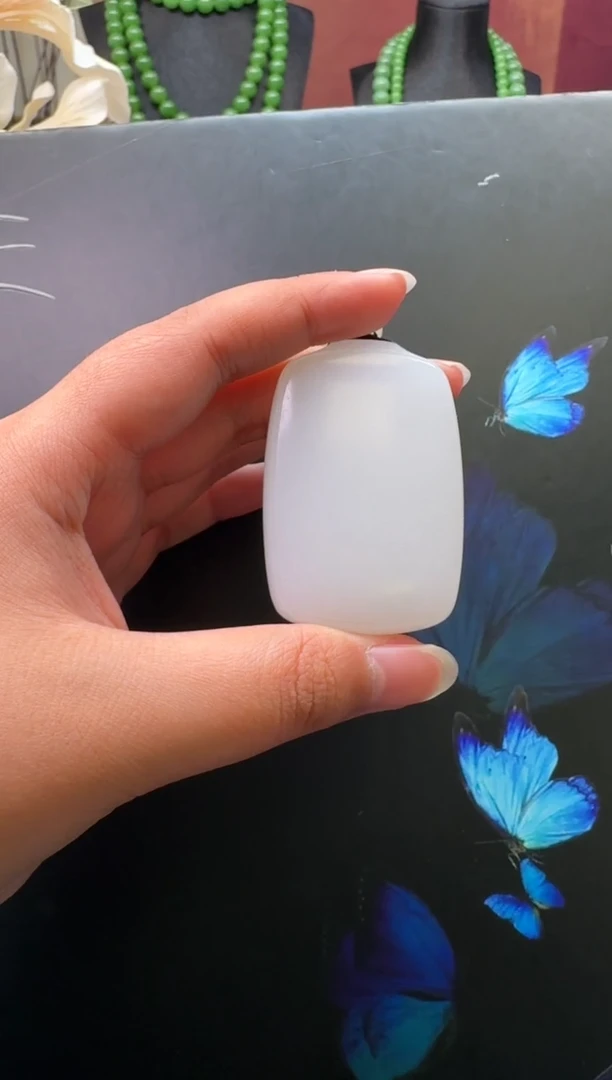 颈饰未镶嵌和田玉吊坠