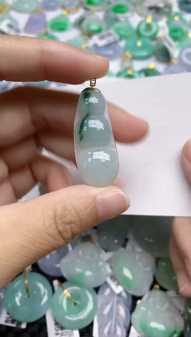 翡翠未镶嵌颈饰天然A货翡翠