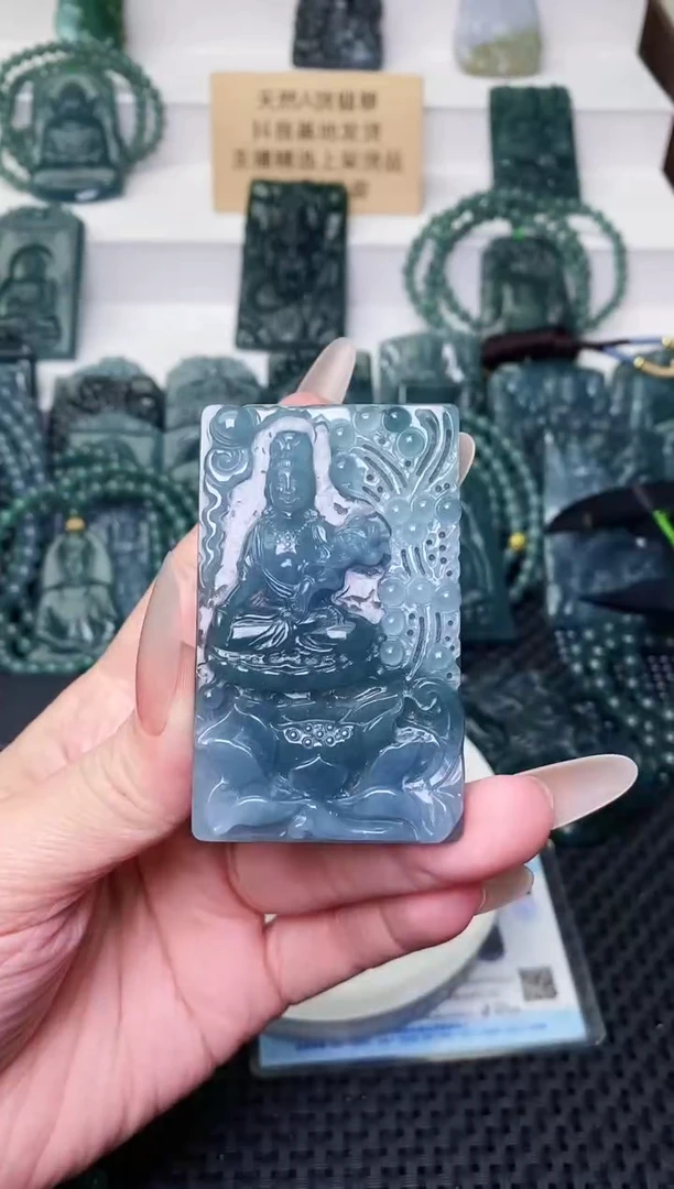 颈饰未镶嵌翡翠