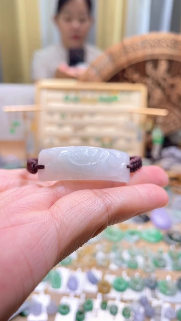 翡翠未镶嵌颈饰手绳