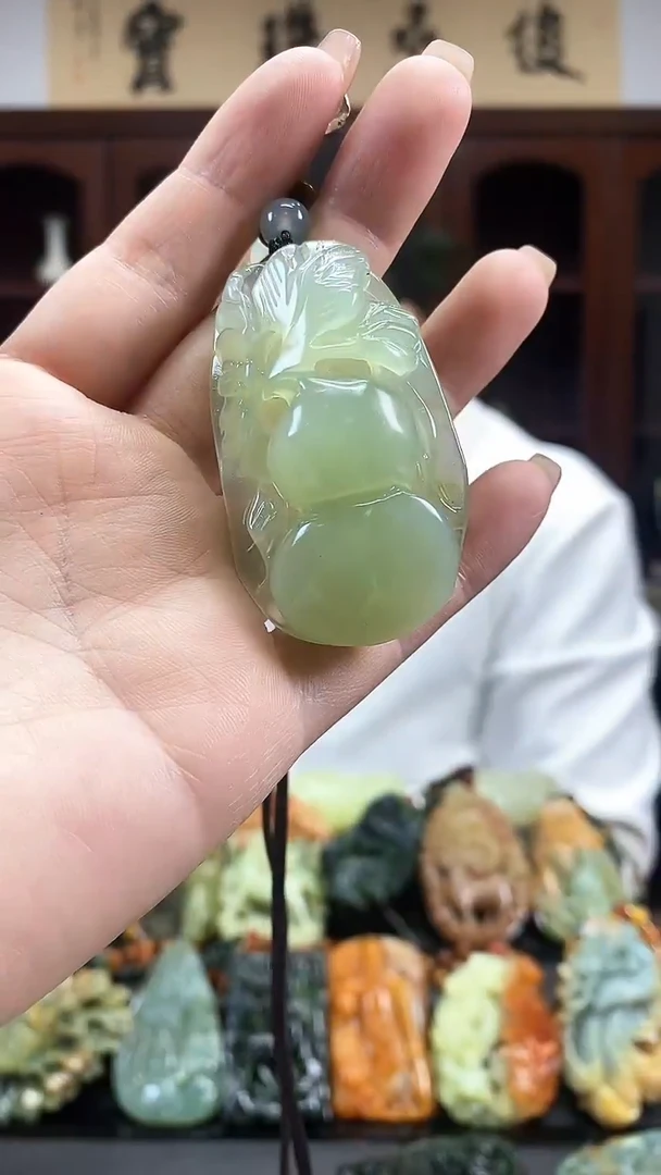 【闪购商品】蛇纹石玉吊坠未镶嵌·