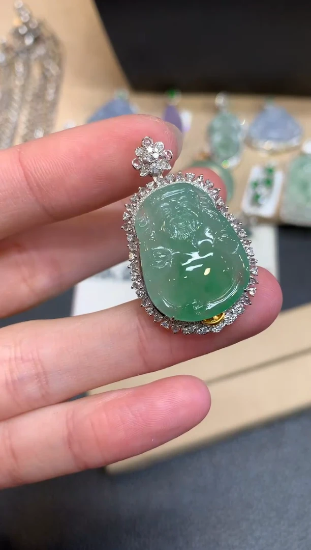 【闪购商品】翡翠颈饰18K金镶嵌财神爷【无服务费】