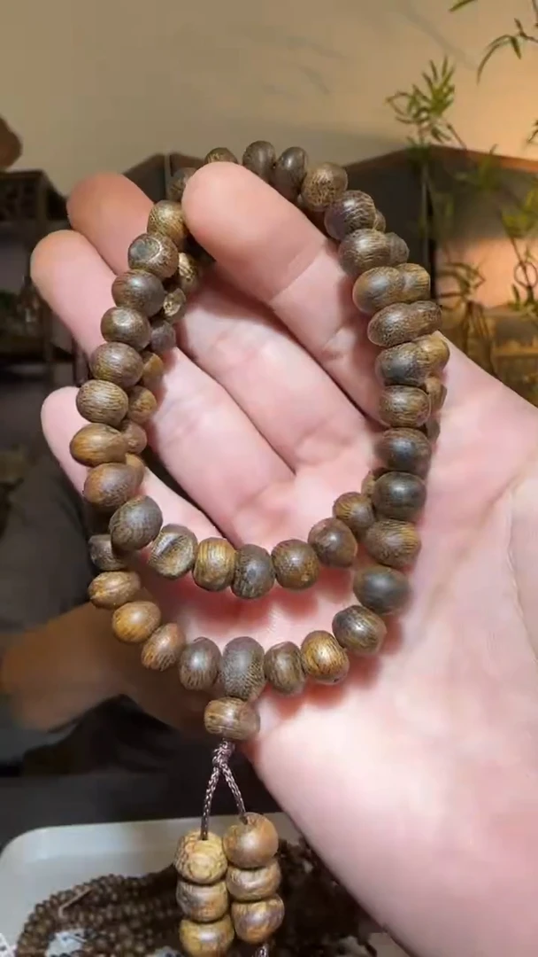 【闪购商品】沉香手串双圈乌身虫漏浮0.8/14g多样性发一条