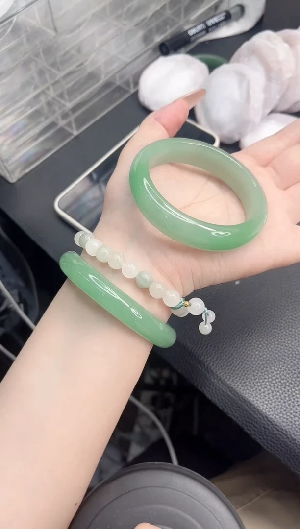 石英质玉手镯未镶嵌65-58.4