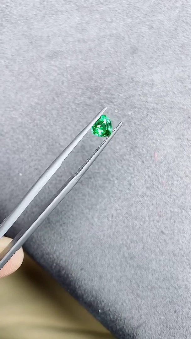 未镶嵌裸石石榴石（沙弗莱）1.03ct