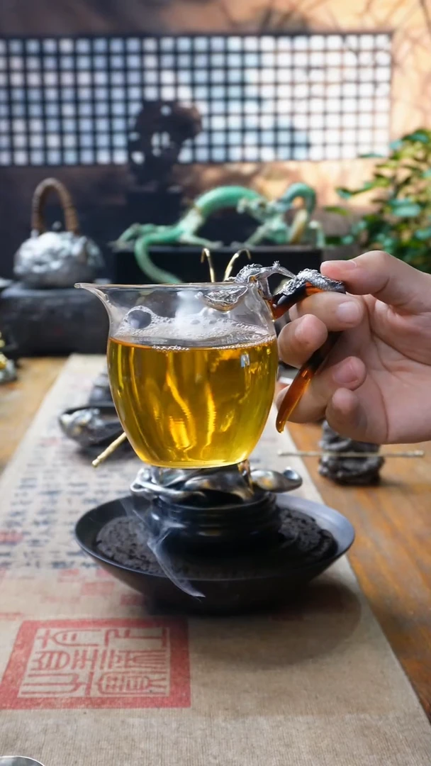 欲山行 琥珀色玻璃公道杯