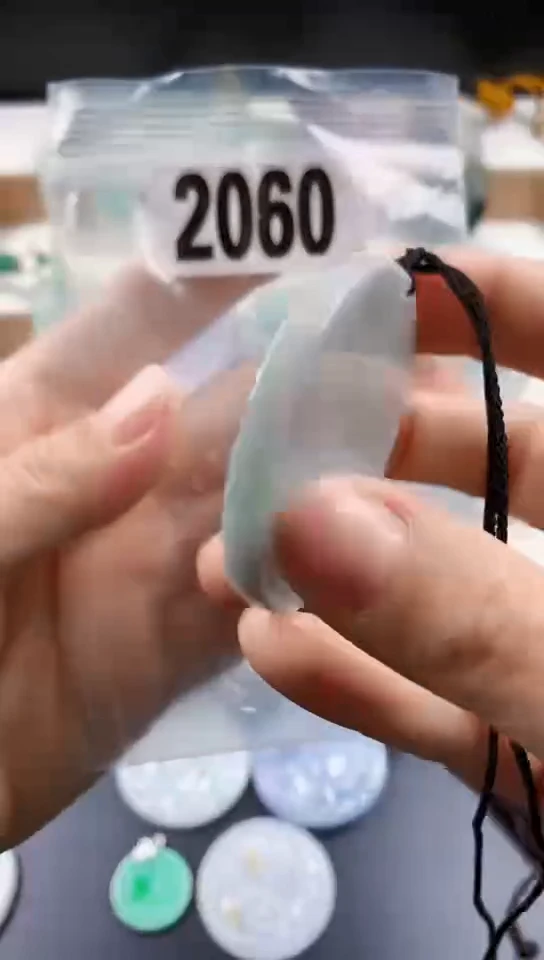 颈饰未镶嵌翡翠天然翡翠吊坠挂件
