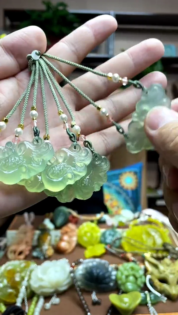 未镶嵌岫玉吊坠多样性发货发其中之一