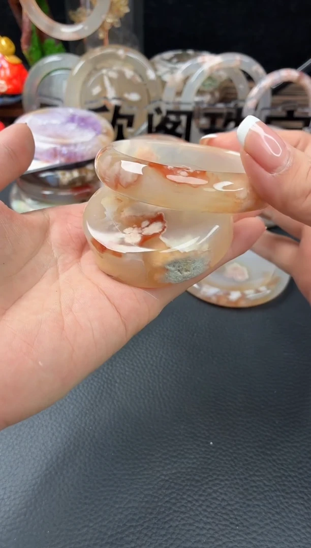 未镶嵌手镯（圆镯）石英质玉57.9