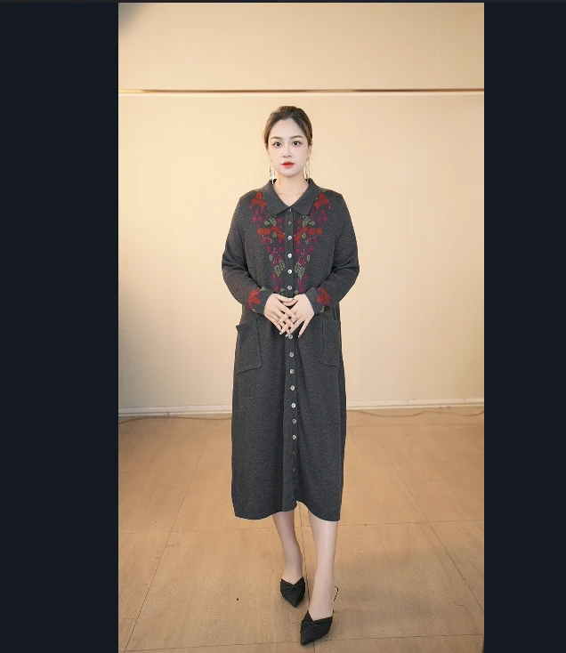 【嘉施兰格】1837新款字排扣连衣裙2025冬季潮流纯色中长款裙子高贵