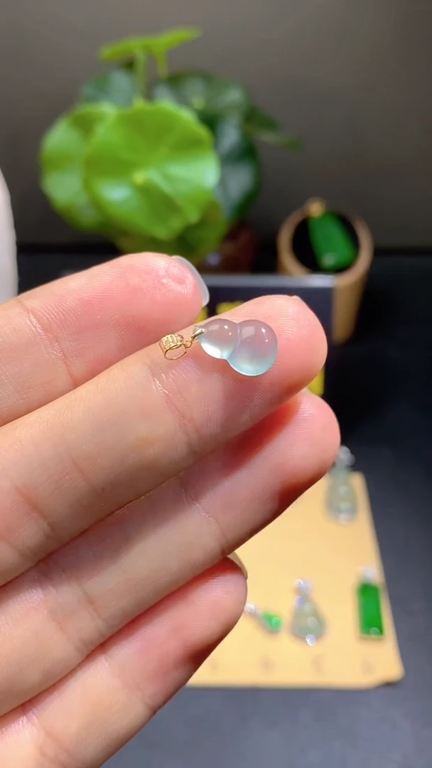 颈饰18K金镶嵌翡翠翡翠A货