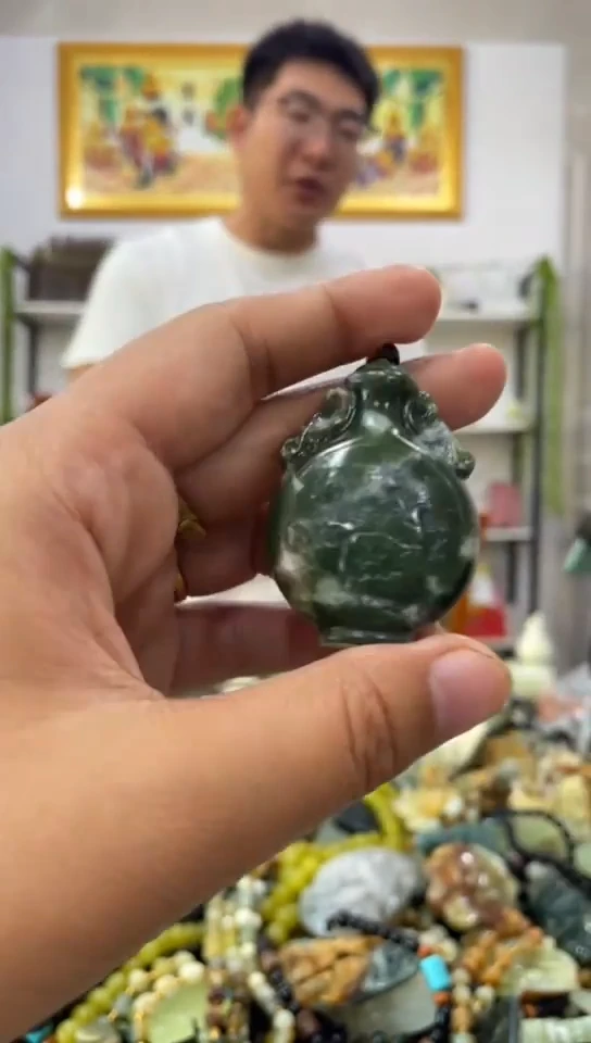 未镶嵌岫玉吊坠