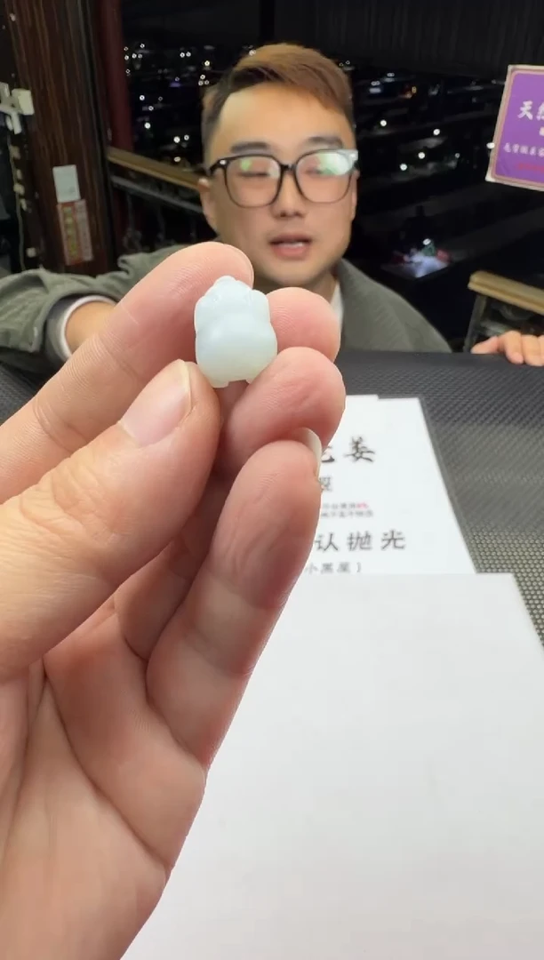 未镶嵌定制翡翠鲸**?--012196