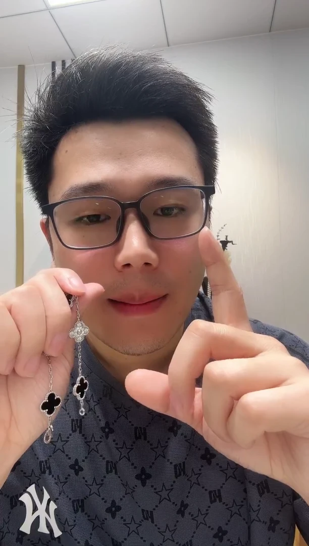 18K金镶嵌手链钻石小*熊猫手链