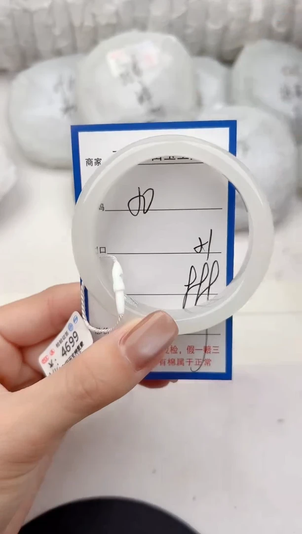 和田玉手镯未镶嵌50颜色微差无瑕疵