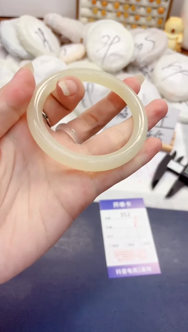 石英质玉手镯未镶嵌352-美人条晴水-圈口56