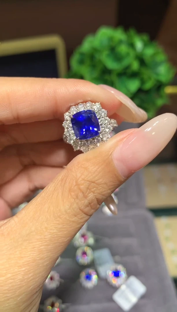 戒指蓝宝石18K金镶嵌4.01ct
