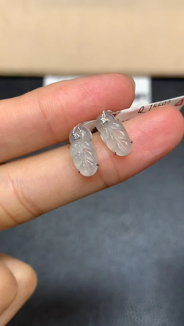 18K金镶嵌翡翠耳饰树叶【无服务费