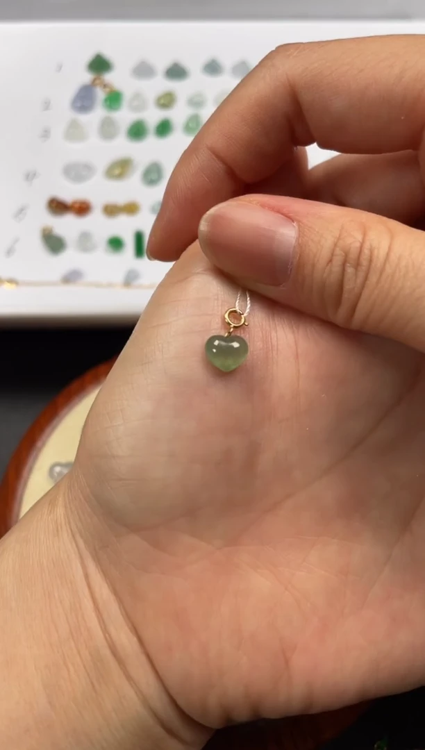 吊坠(不含链)18K金镶嵌翡翠一个JK523