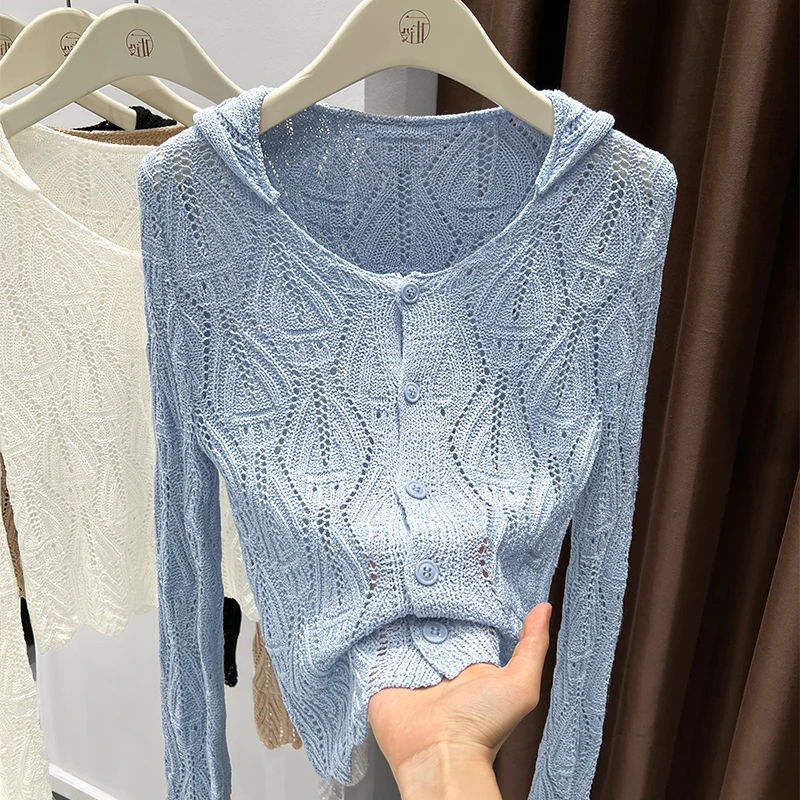 夏日时尚宽松圆领镂空微透花纹针织长袖外搭设计感连帽单排扣披肩