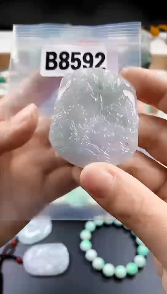颈饰未镶嵌翡翠天然翡翠吊坠挂件