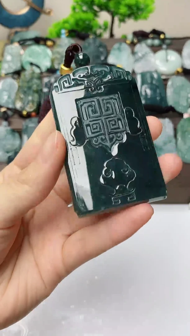 翡翠未镶嵌颈饰