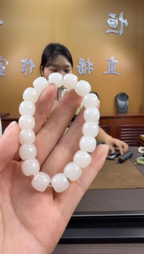 颈饰18K金镶嵌和田玉手串12mm